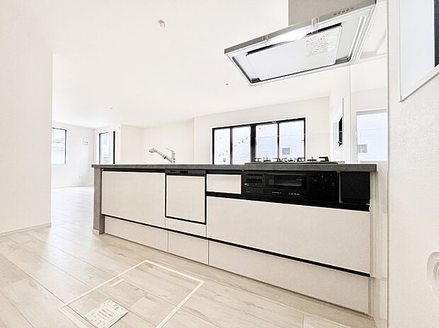 広々とした使い勝手の良いキッチンで日々のお料理も楽しくなりそう