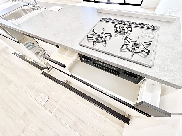 使いやすさを優先したスライド式収納タイプ!