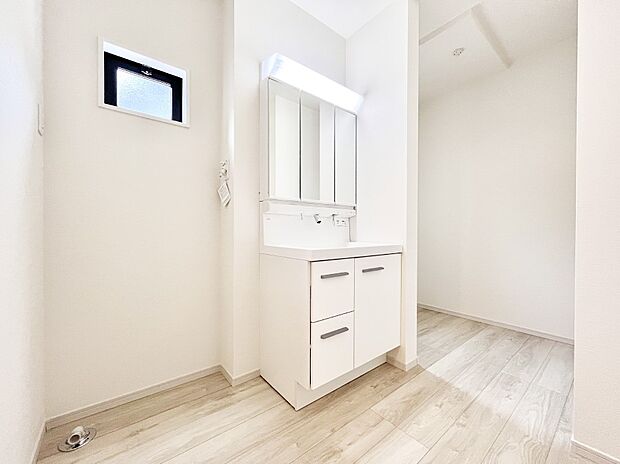 キッチンとの動線を考慮した水廻り集中設計で忙しい時間の家事もラクラク