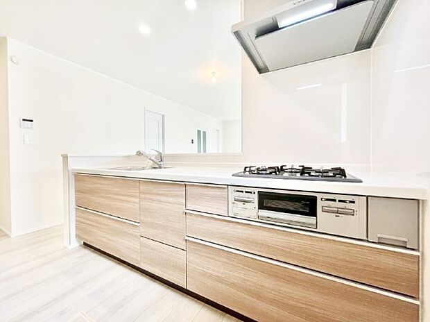 広々とした使い勝手の良いキッチンで日々のお料理も楽しくなりそう