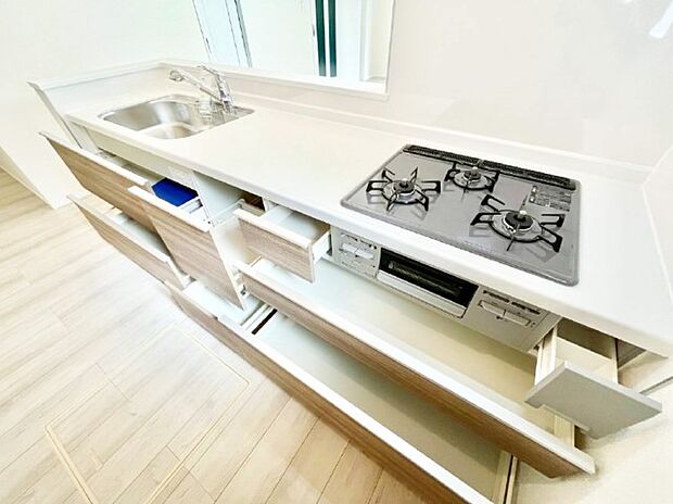 使いやすさを優先したスライド式収納タイプ！