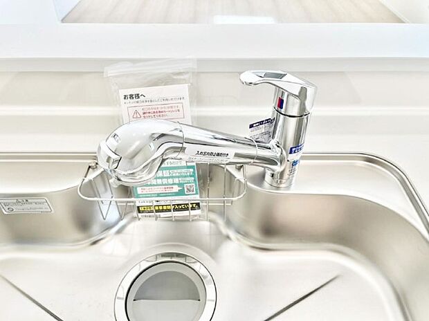 いつでも清潔なおいしいお水を。一つの水栓で水道水と浄水を使い分け。