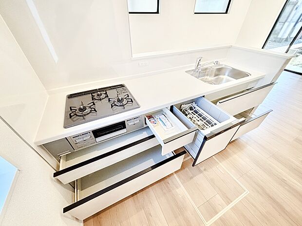 使いやすさを優先したスライド式収納タイプ!