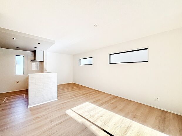 家族の笑顔が自然と生まれてくる、そんな雰囲気のダイニングに仕上がっています。