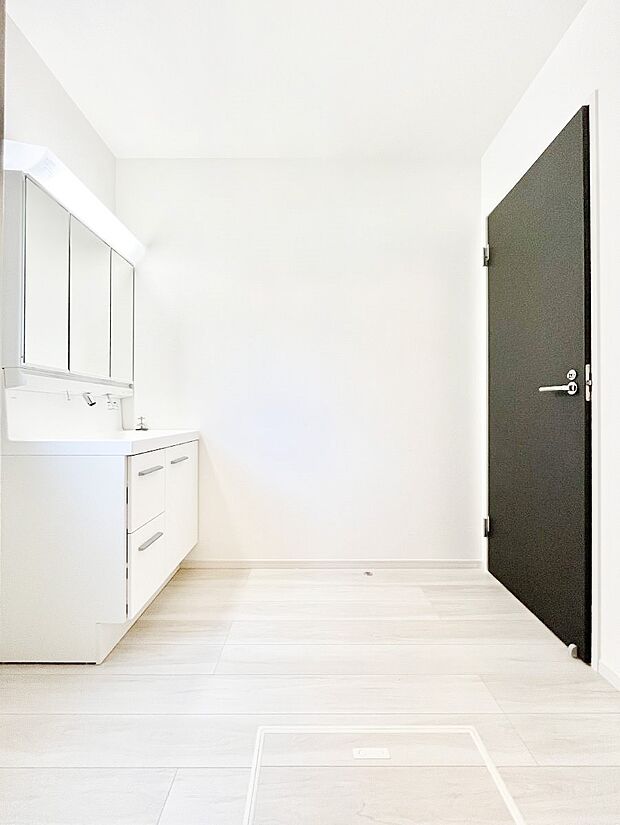 清潔感のある快適空間です。毎日の身支度も気持ち良くお使い頂けます!