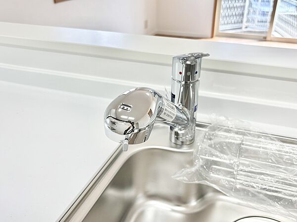 いつでも清潔なおいしいお水を。一つの水栓で水道水と浄水を使い分け。