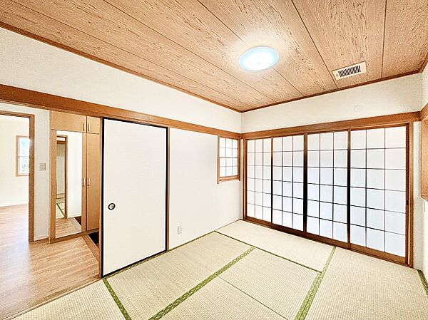 柔らかい畳の空間は、お子様の遊び場や来客時のおもてなしの場所として重宝します。