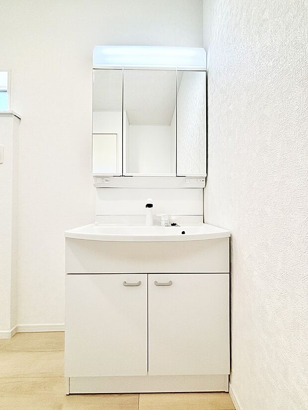 収納力と機能性に優れた洗面化粧台