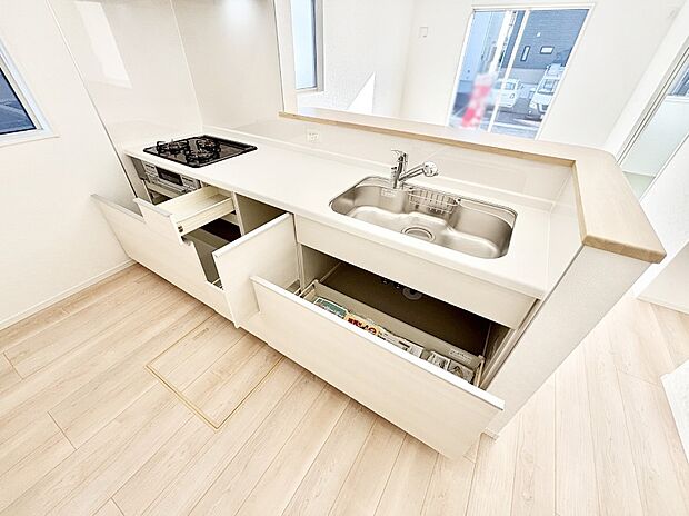 使いやすさを優先したスライド式収納タイプ！