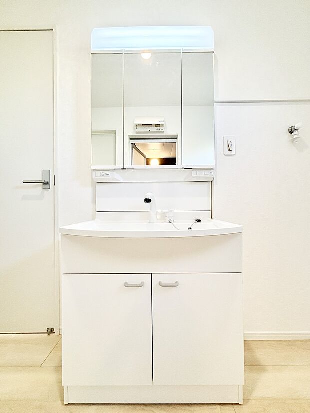 収納力と機能性に優れた洗面化粧台