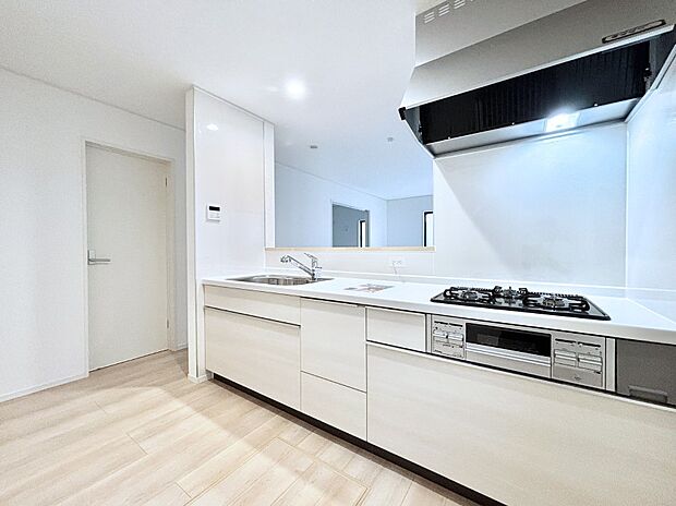 広々とした使い勝手の良いキッチンで日々のお料理も楽しくなりそう