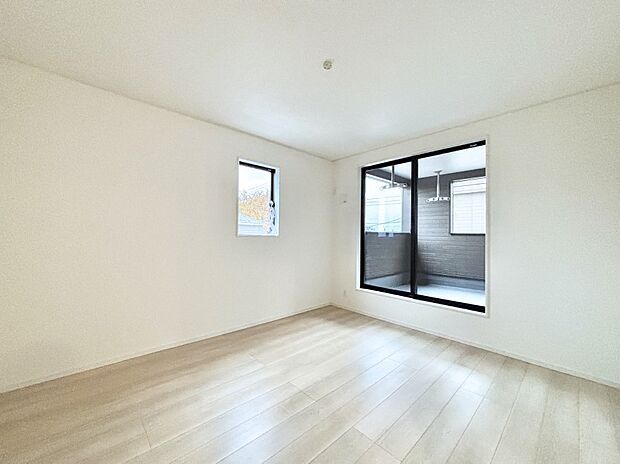 明るいバルコニーサイドに洋室を設置。目覚めの良い寝室に。