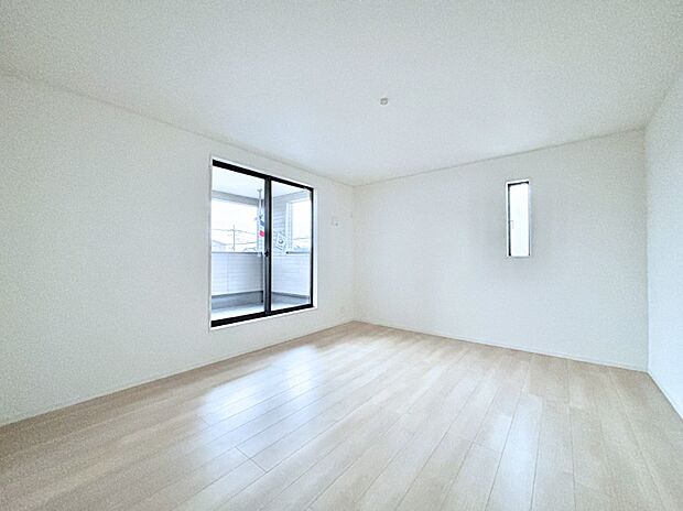 明るいバルコニーサイドに洋室を設置。目覚めの良い寝室に。 