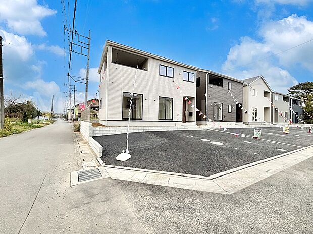 角地なので日当たりも良く、お家が堂々として見えます。