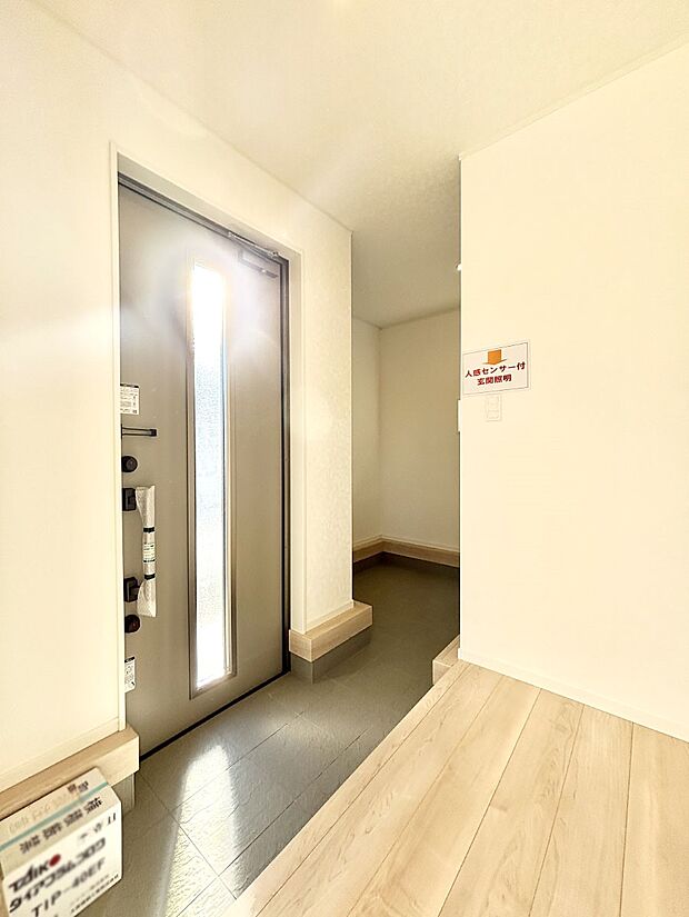 明るい玄関はお客様をお出迎えするのにぴったりです!