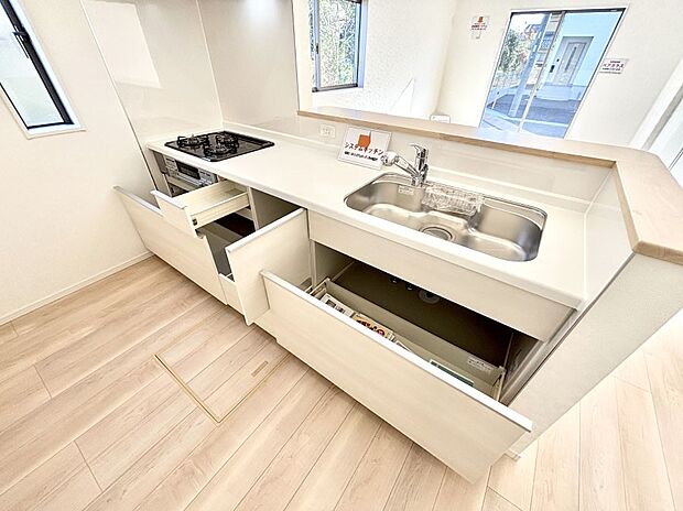 使いやすさを優先したスライド式収納タイプ！