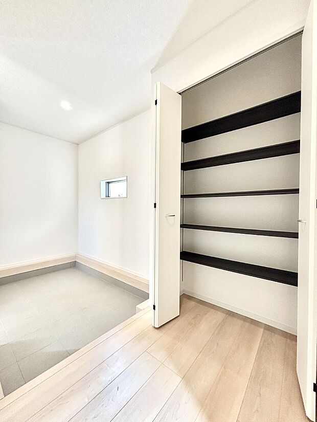 散らかりがちな玄関もスッキリ!ご家族の靴もスッキリ収納できます