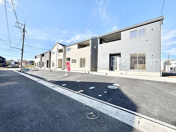 前面道路はきちんと整備されています