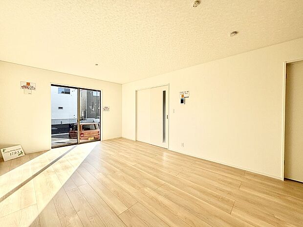 家族の笑顔が自然と生まれてくる、そんな雰囲気のダイニングに仕上がっています。