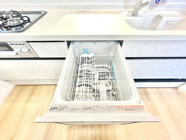 面倒なお片づけは食洗機にお任せ！家事の負担が減って、時間にも気持ちにもゆとりができます。