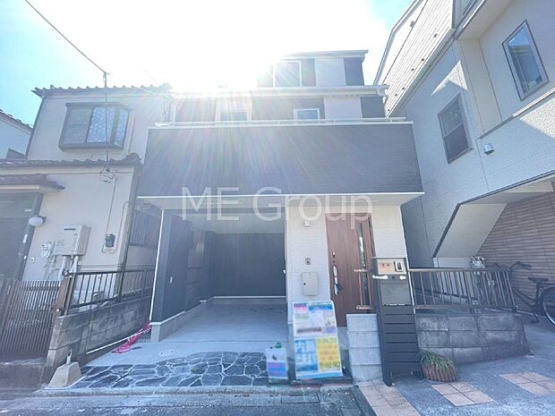 洗練された外観、上質な住空間が広がる室内は永く安心して過ごせる住居です。 