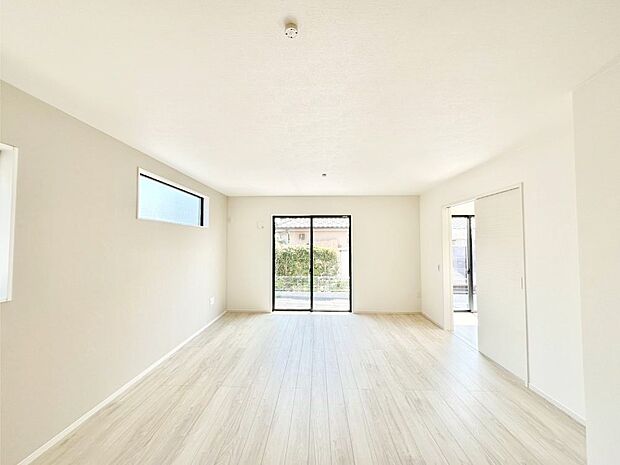 家族団らんの時間も増えそうなくつろぎのリビングダイニング。   