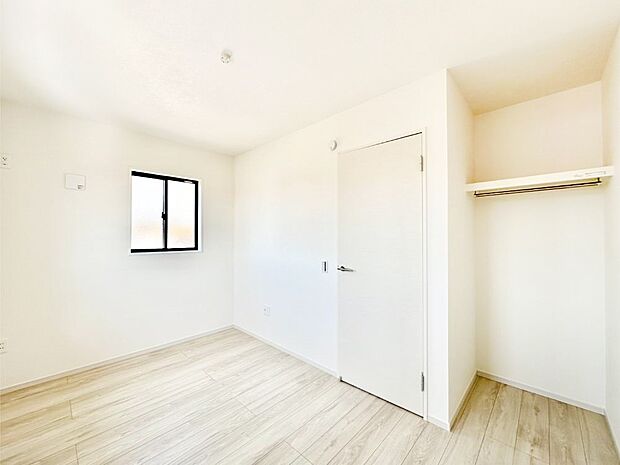 使いやすい形でベットや家具の置き方にも困ることもありません。   