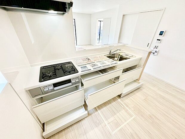 使いやすさを優先したスライド式収納タイプ！