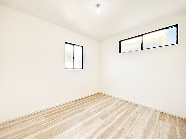 使いやすい形でベットや家具の置き方にも困ることもありません。