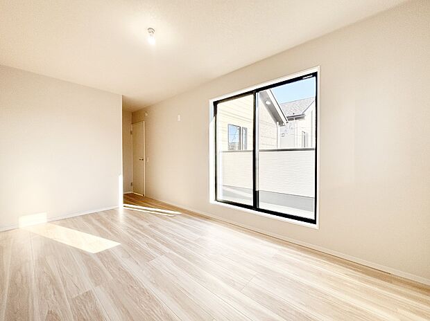 ウォークインクローゼットがあるお部屋。季節ごとの入れ替えも不要で便利です。