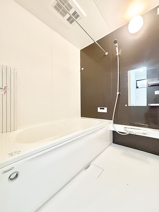 落ち着いた雰囲気でゆっくりお寛ぎいただけるバスルーム