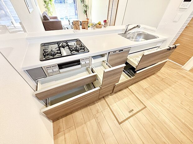 使いやすさを優先したスライド式収納タイプ！