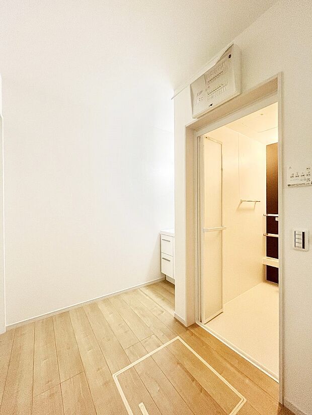 キッチンとの動線を考慮した水廻り集中設計で忙しい時間の家事もラクラク