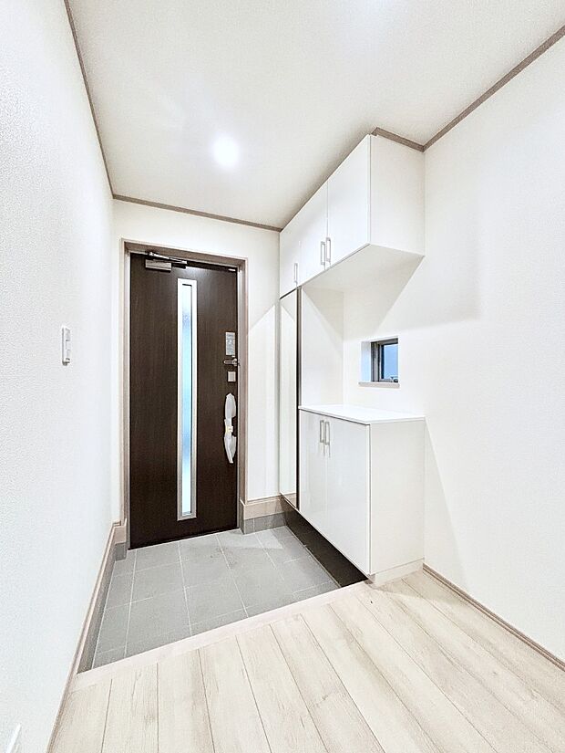 飾り棚を利用して、お越しいただくお客様をおもてなしできます。