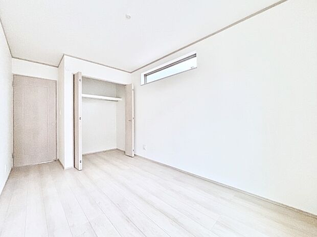 使いやすい形でベットや家具の置き方にも困ることもありません。