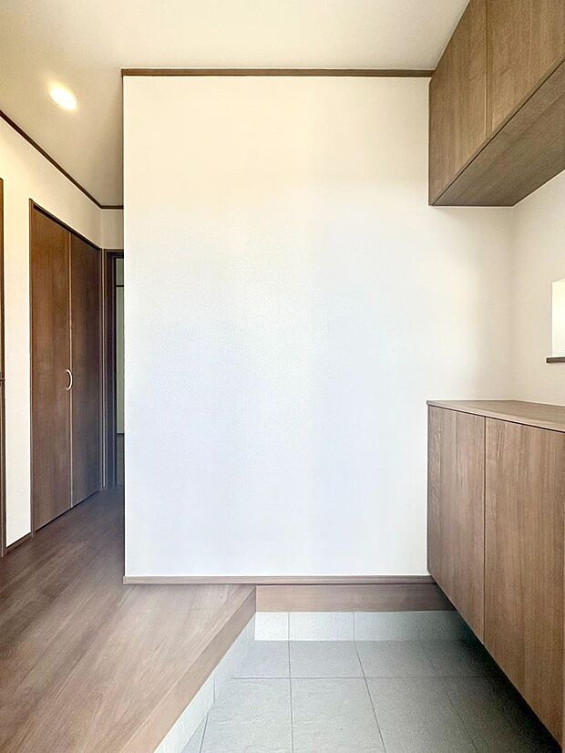 家族の帰宅やお客様をあたたかく迎える玄関  