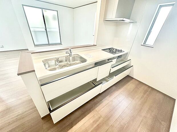 使いやすさを優先したスライド式収納タイプ！