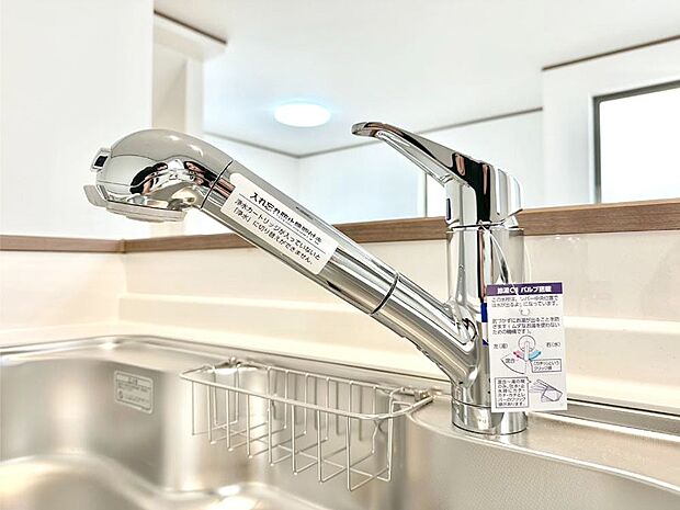 いつでも清潔なおいしいお水を。一つの水栓で水道水と浄水を使い分け。