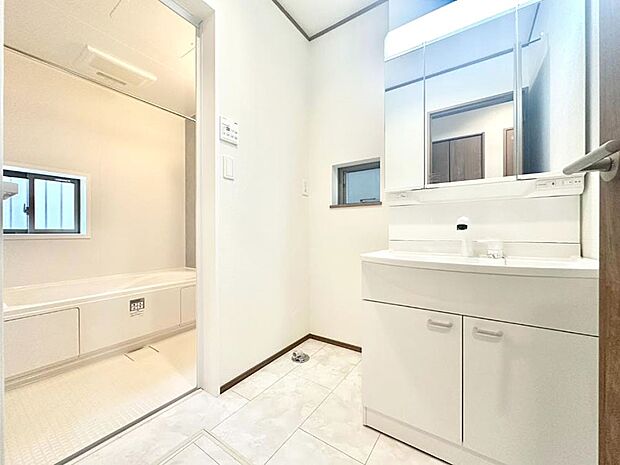 清潔感のある快適空間です。毎日の身支度も気持ち良くお使い頂けます。 