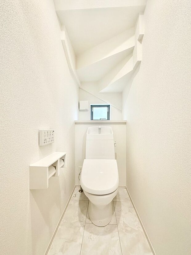 明るく清潔感のあるトイレです。