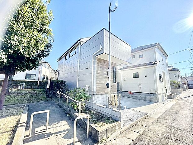 洗練された外観、上質な住空間が広がる室内は永く安心して過ごせる住居です。