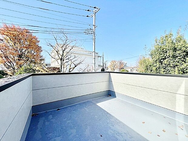 ゆったりバルコニーだから沢山お洗濯ものを干せます