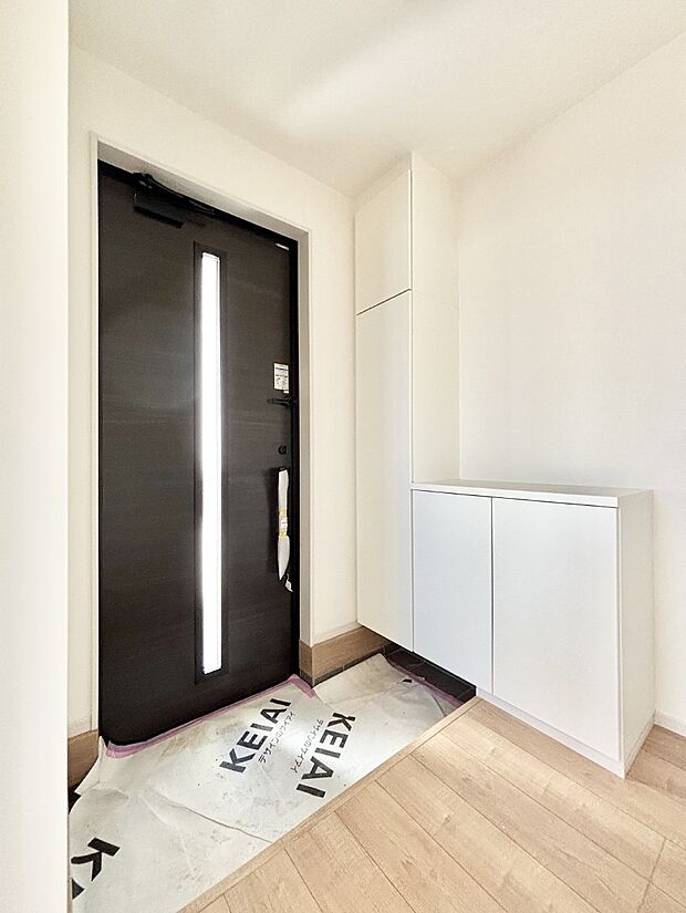 飾り棚を利用して、お越しいただくお客様をおもてなしできます。