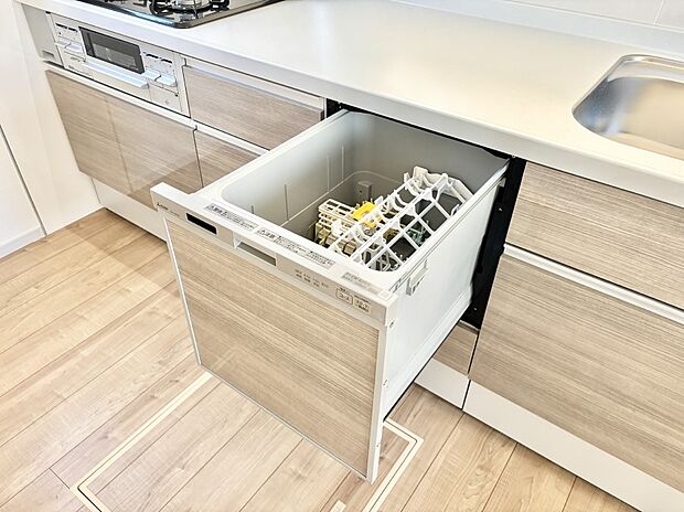 面倒なお片づけは食洗機にお任せ！家事の負担が減って、時間にも気持ちにもゆとりができます。