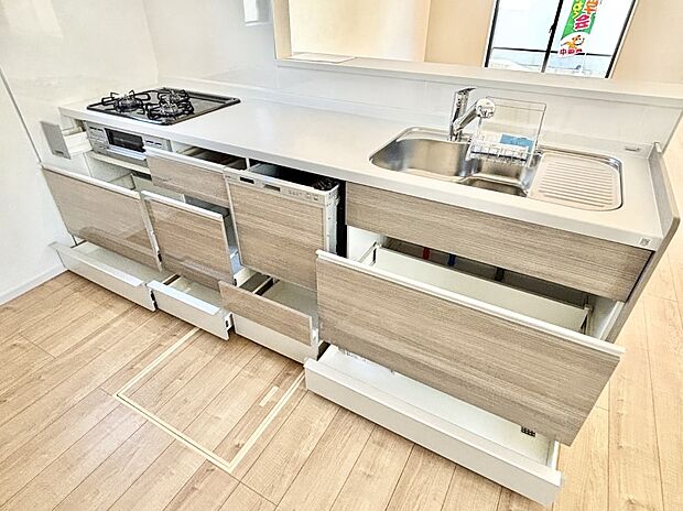 使いやすさを優先したスライド式収納タイプ!