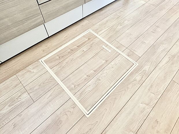 床下収納付き!日用品・非常用品の収納にも大活躍。