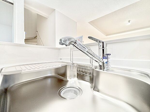 いつでも清潔なおいしいお水を。一つの水栓で水道水と浄水を使い分け。