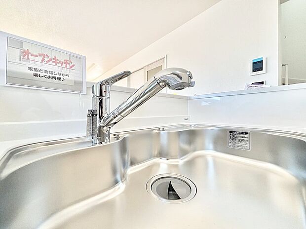 いつでも清潔なおいしいお水を。一つの水栓で水道水と浄水を使い分け。