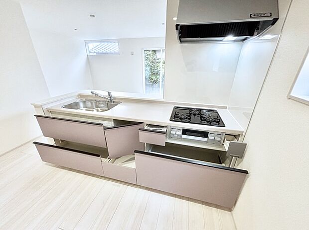 使いやすさを優先したスライド式収納タイプ！