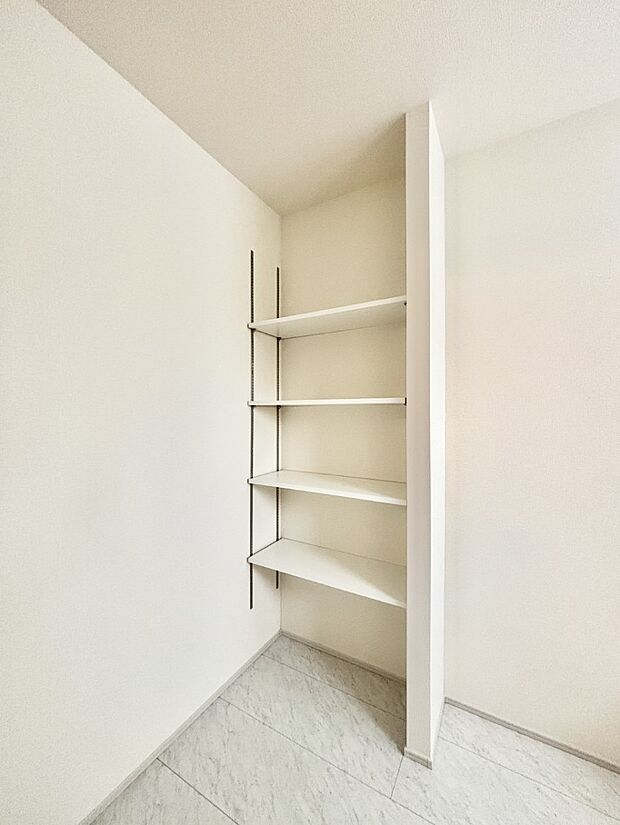 可動棚付きランドリースペース